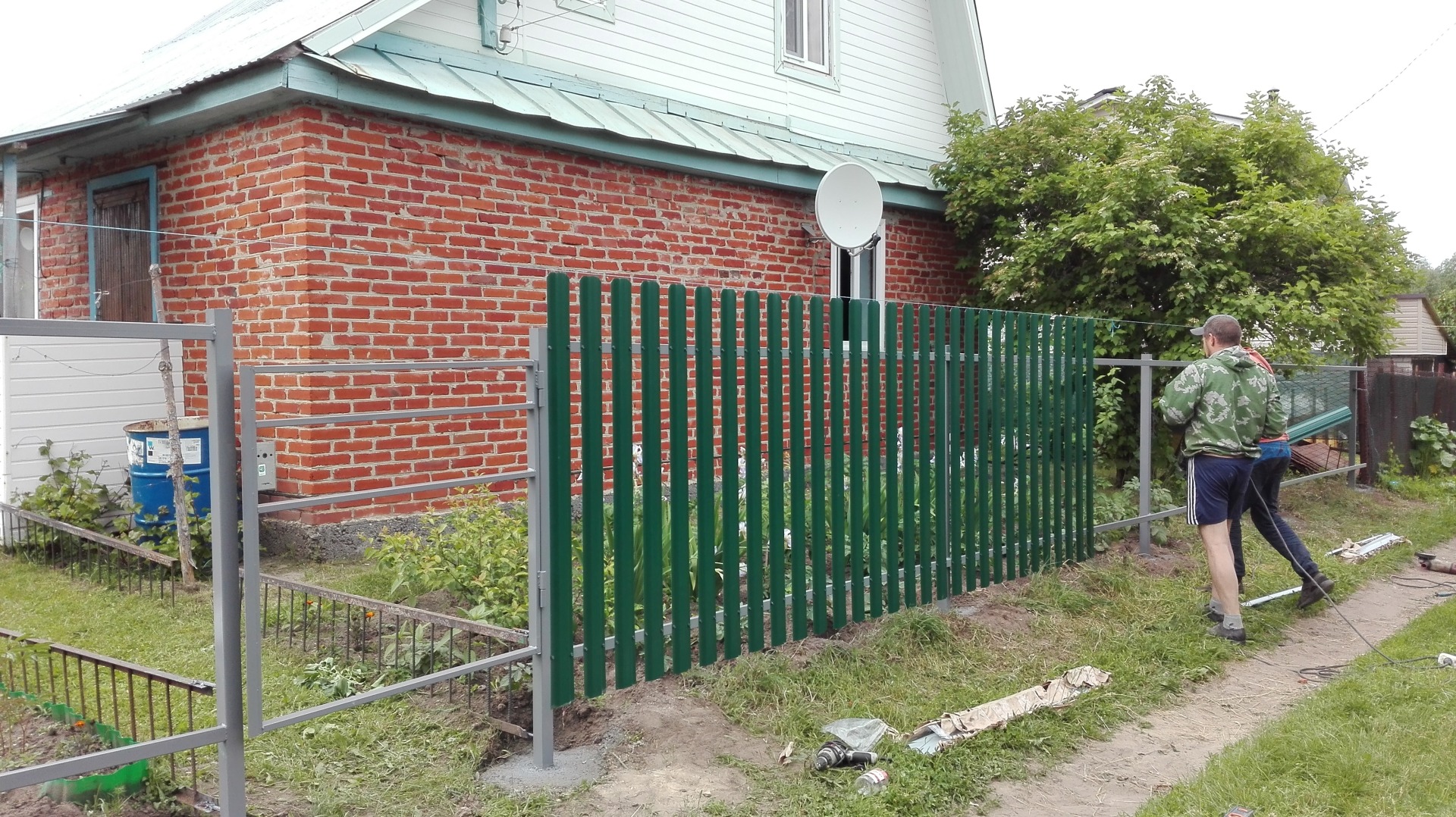 забор из евроштакетника