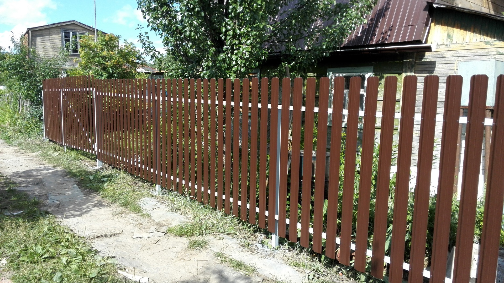 забор из евроштакетника