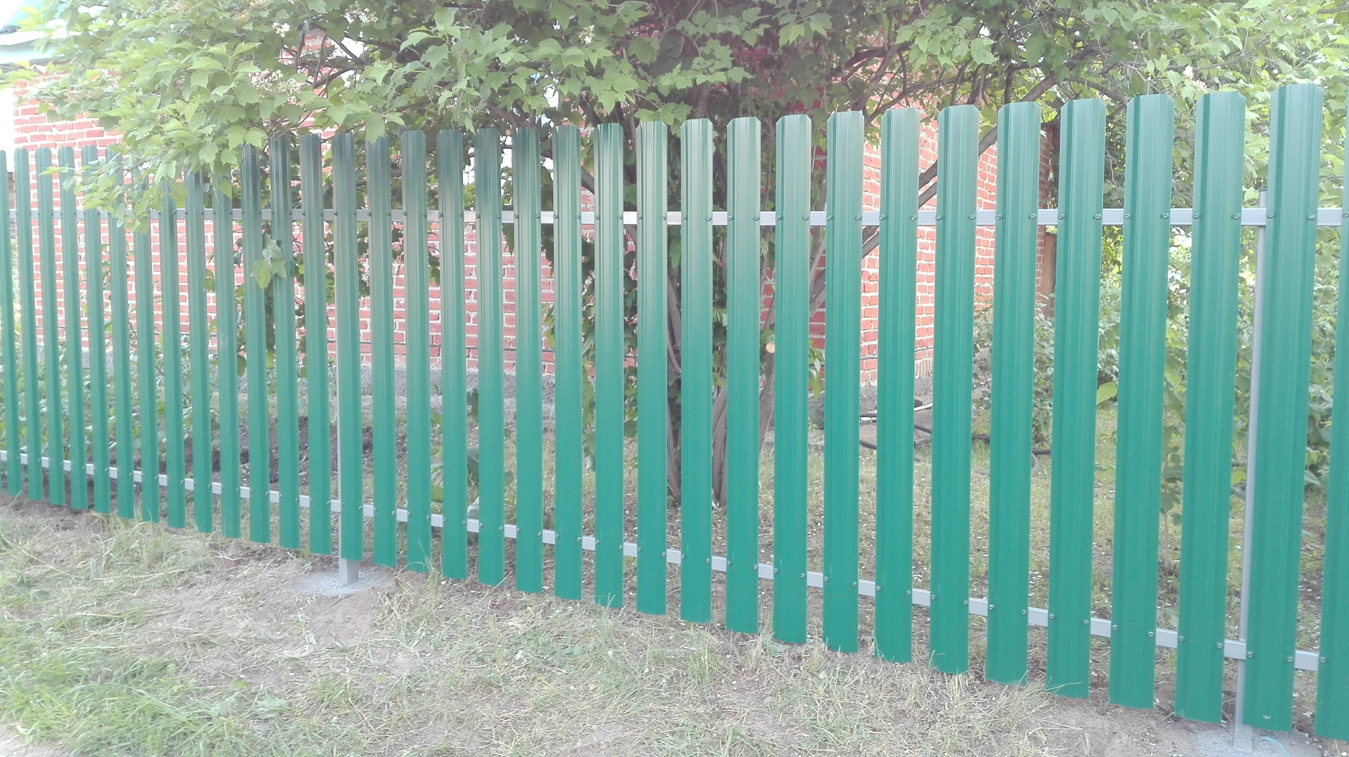 забор из евроштакетника